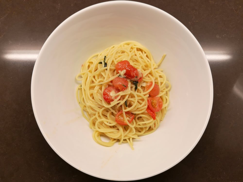 Spaghetti a mezzanotte mit Cherry Tomaten