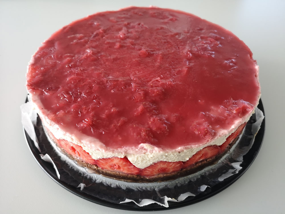 Cheesecake mit "pan di stelle" und Erdbeeren